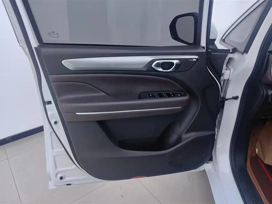 GAC Motor Trumpchi M6 2023 — фото 7