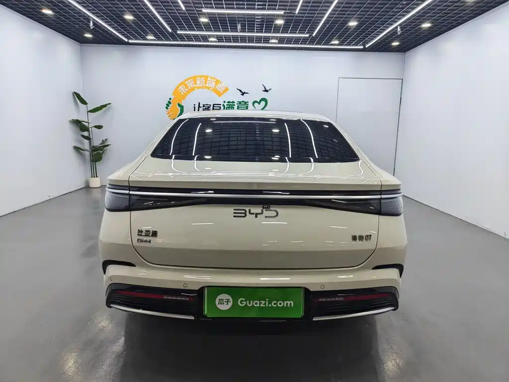 BYD Seal 07 DM-i 2025 — фото 11