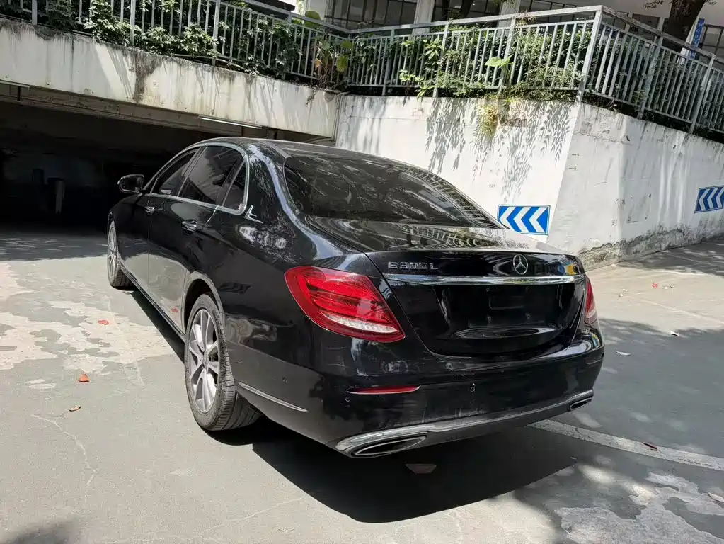 Mercedes-Benz E-Class 2019 — фото 13