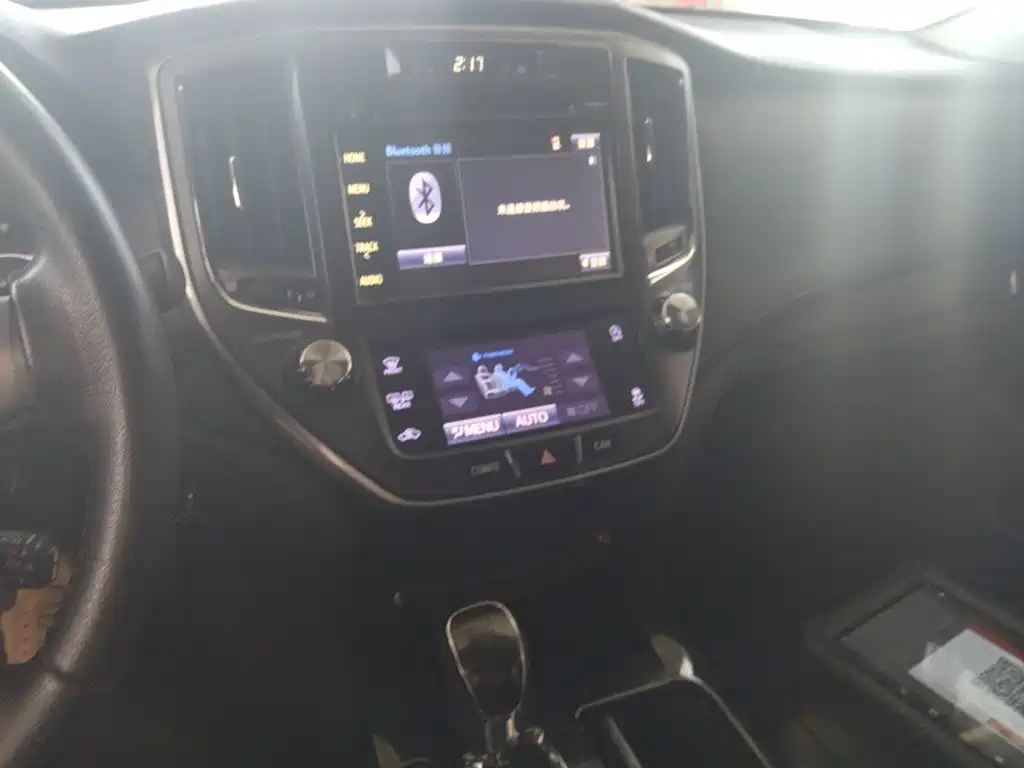 Toyota Crown 2016 — фото 10