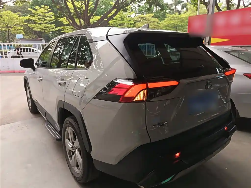 Toyota RAV4 2020 — фото 23