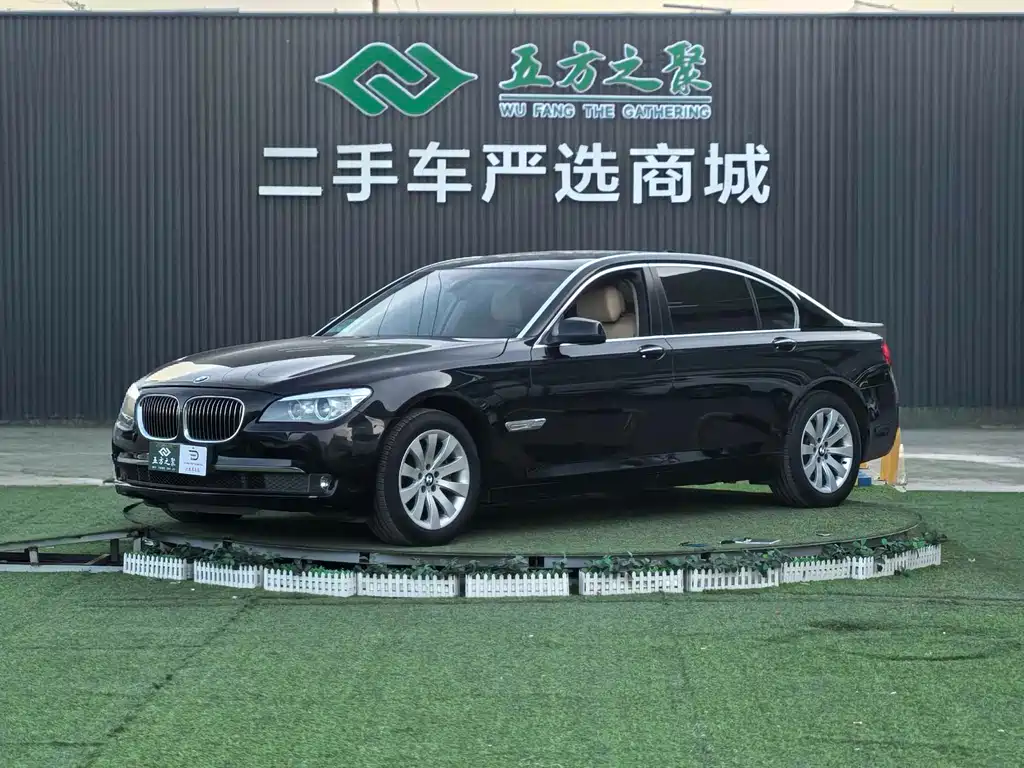 BMW 7 Series 2010 — фото 1
