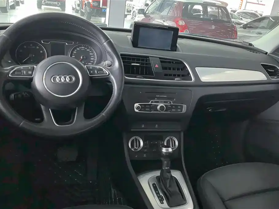Audi Q3 2014 — фото 12