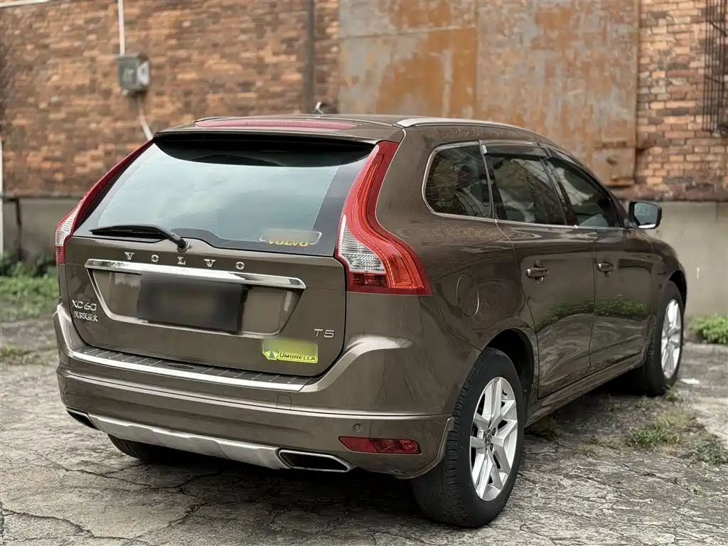 Volvo XC60 2017 — фото 13