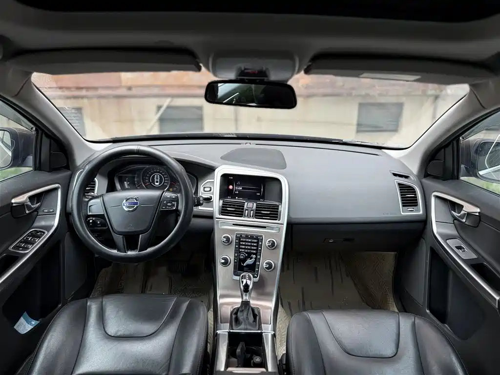 Volvo XC60 2017 — фото 20