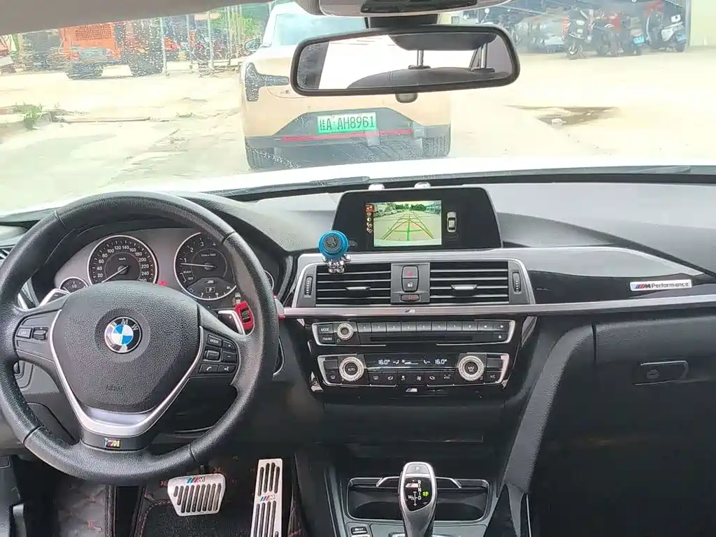 BMW 3 Series 2017 — фото 10