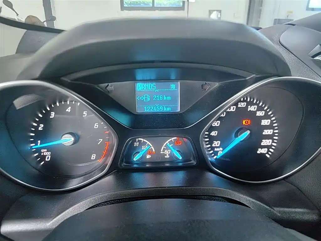 Ford Kuga 2015 — фото 12