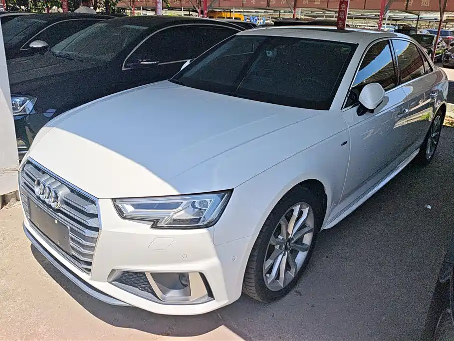 Audi A4L 2019 — фото 1