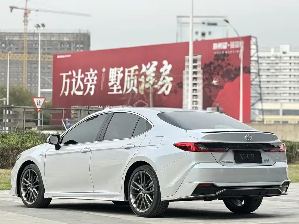 Toyota Camry 2024 — фото 6