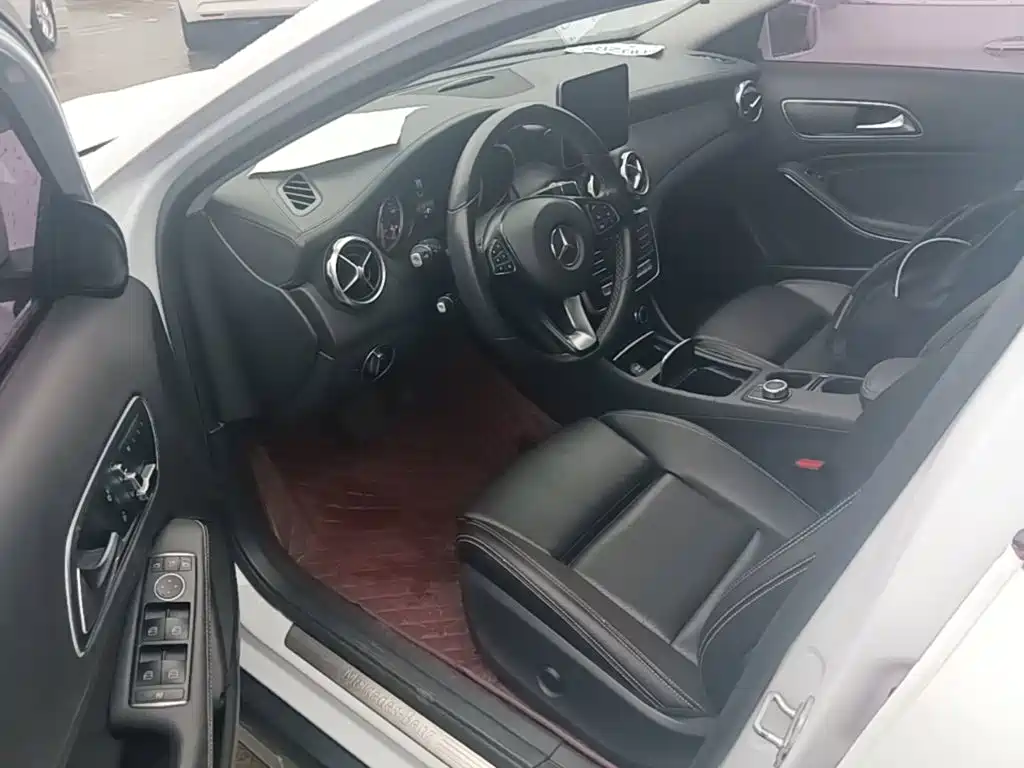 Mercedes-Benz GLA 2018 — фото 16