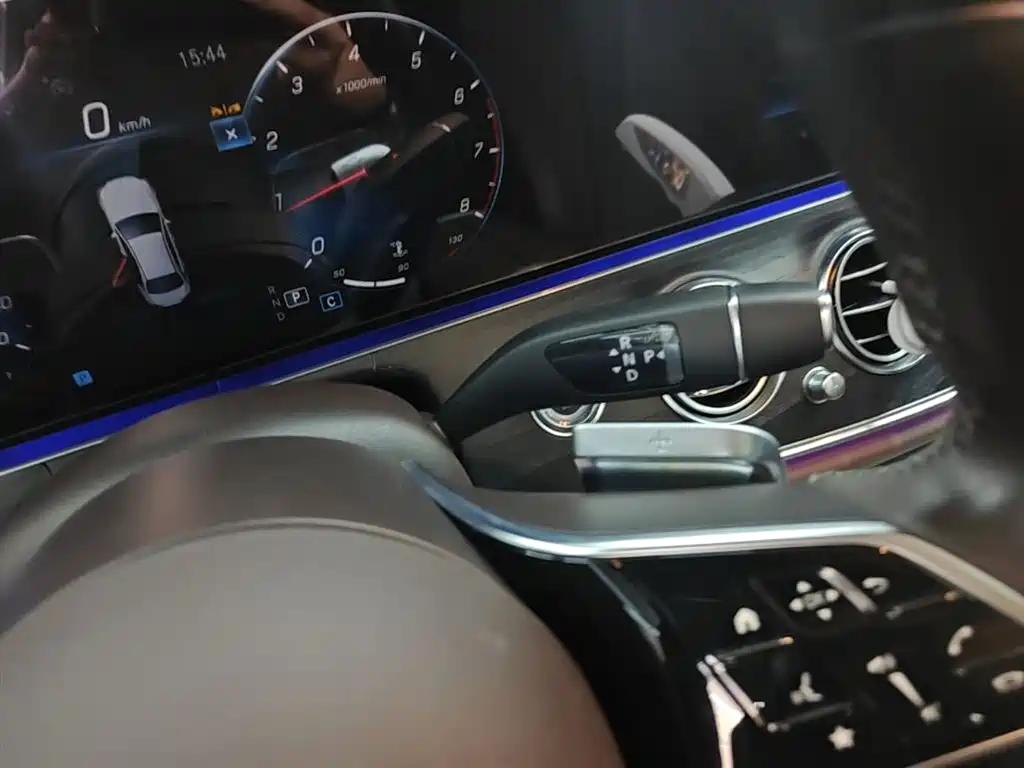 Mercedes-Benz E-Class 2023 — фото 14