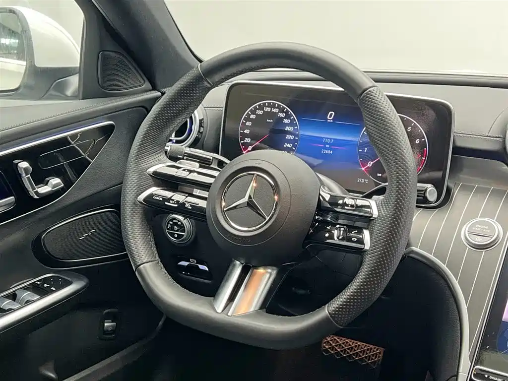 Mercedes-Benz C-Class 2023 — фото 21