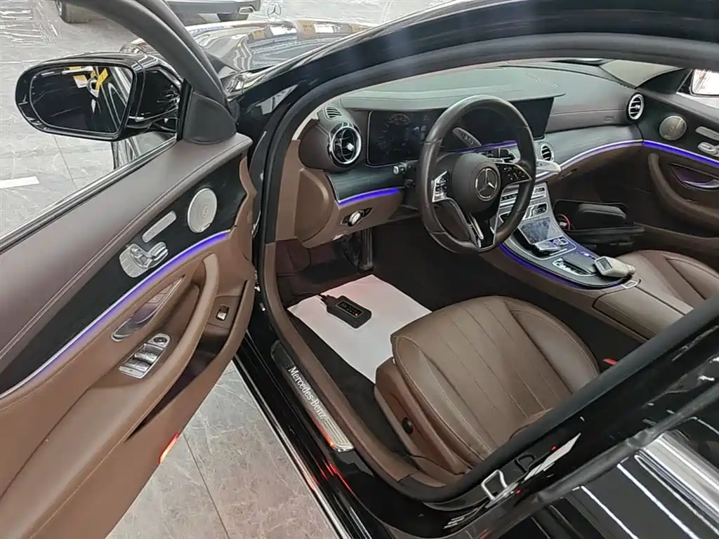 Mercedes-Benz E-Class 2023 — фото 16