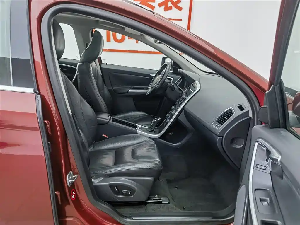 Volvo XC60 2013 — фото 23