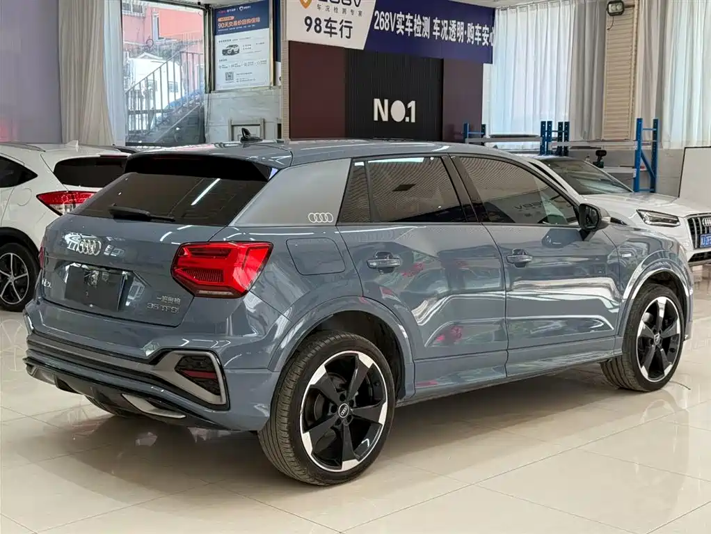 Audi Q2L 2022 — фото 4