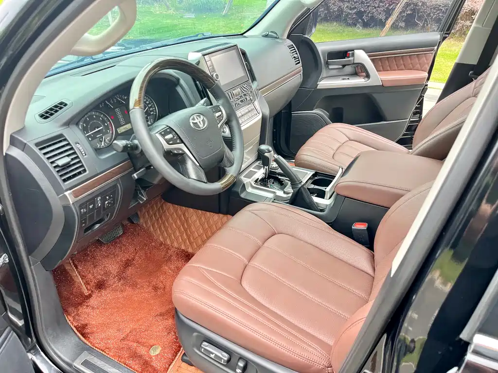 Toyota Land Cruiser 2019 — фото 6
