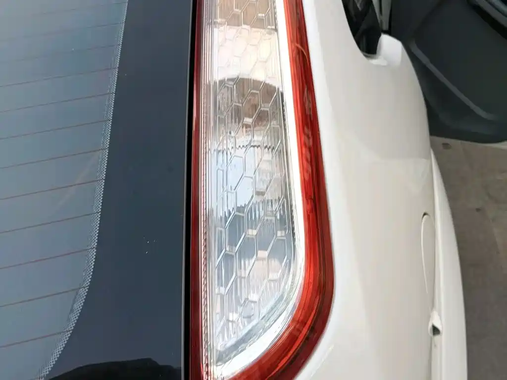 Ford Focus 2014 — фото 11