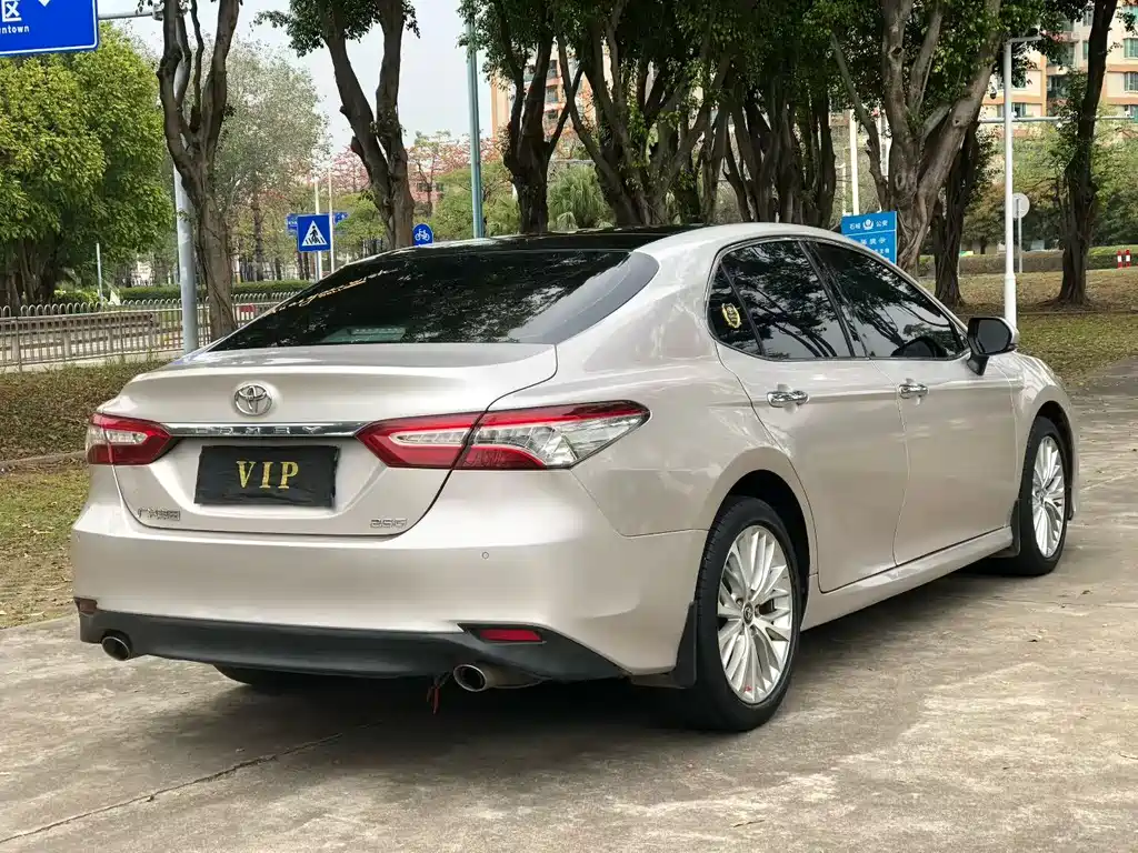 Toyota Camry 2019 — фото 6