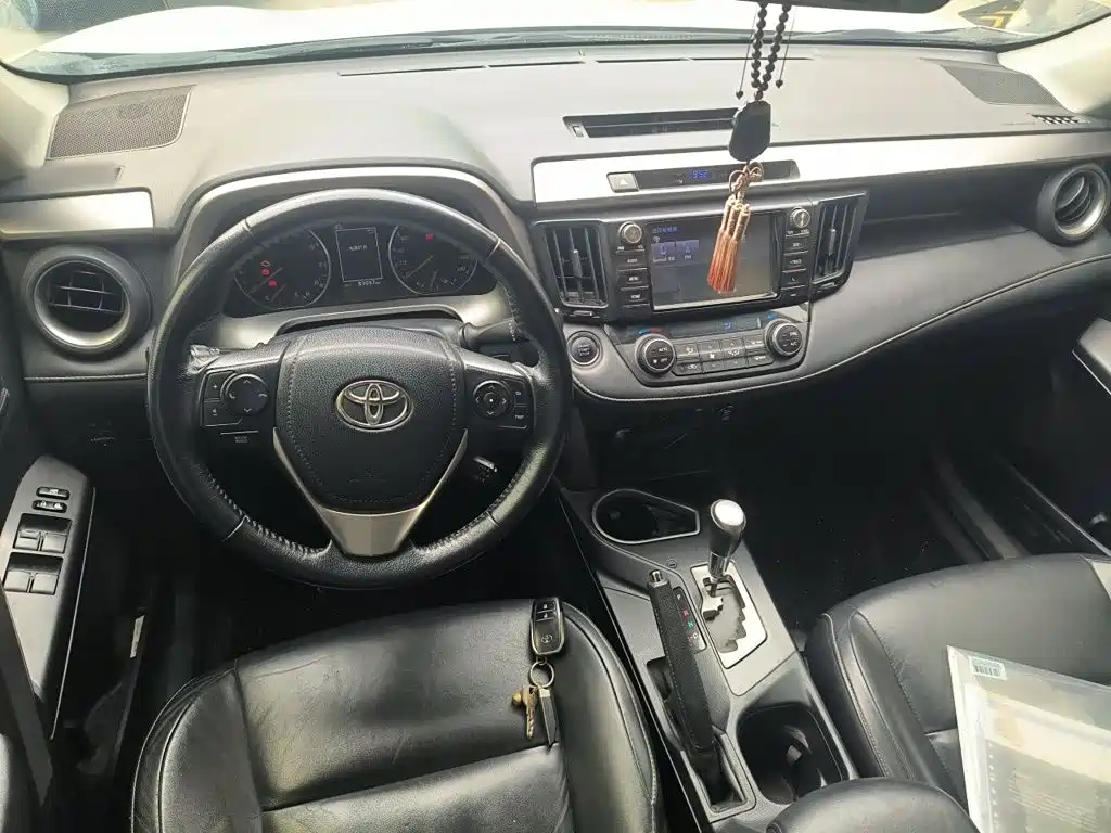 Toyota RAV4 2017 — фото 13
