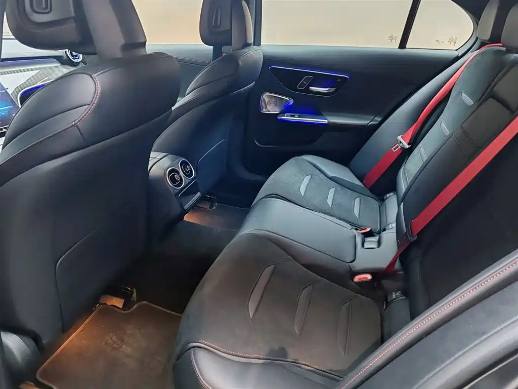 Mercedes-Benz C-Class AMG 2025 — фото 17