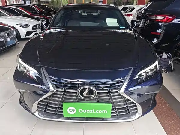 Lexus ES 2026