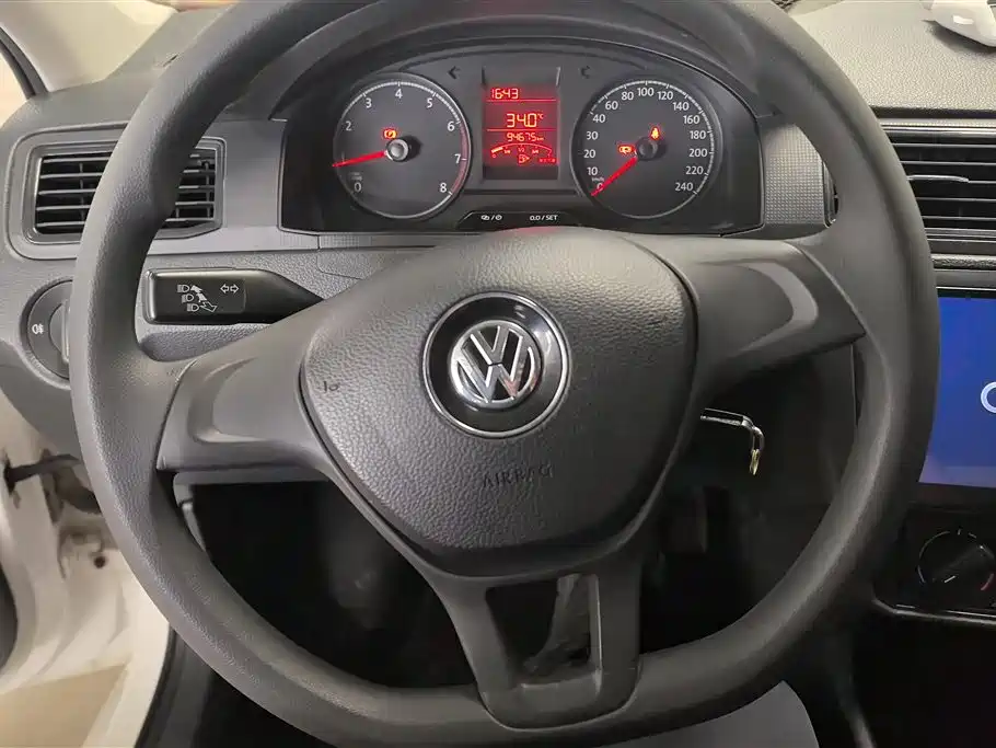Volkswagen Santana 2017 — фото 15