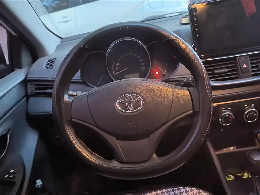 Toyota Yaris L 2021 — фото 15