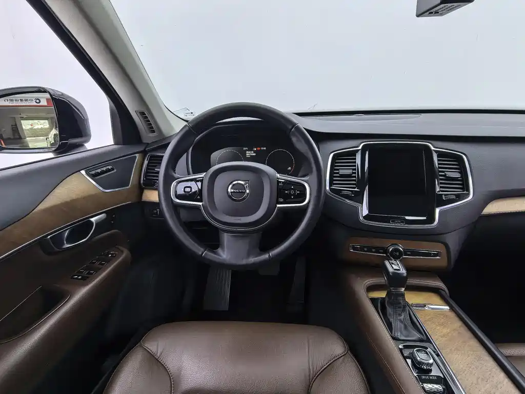 Volvo XC90 2019 — фото 10