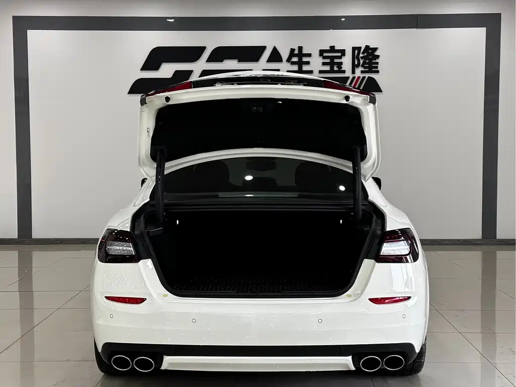 Maserati Quattroporte 2015 — фото 24