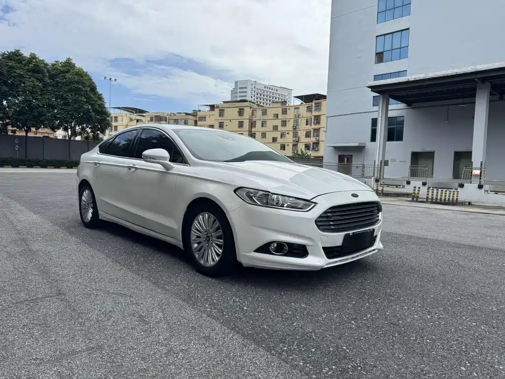 Ford Mondeo 2014 — фото 3