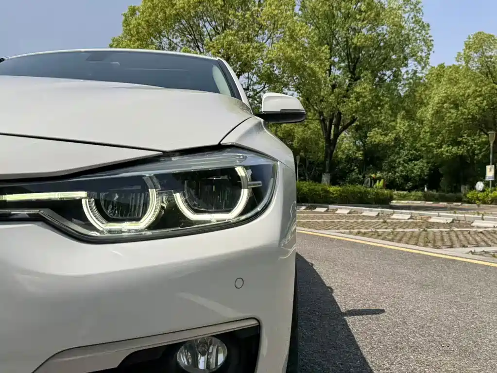 BMW 3 Series 2018 — фото 15