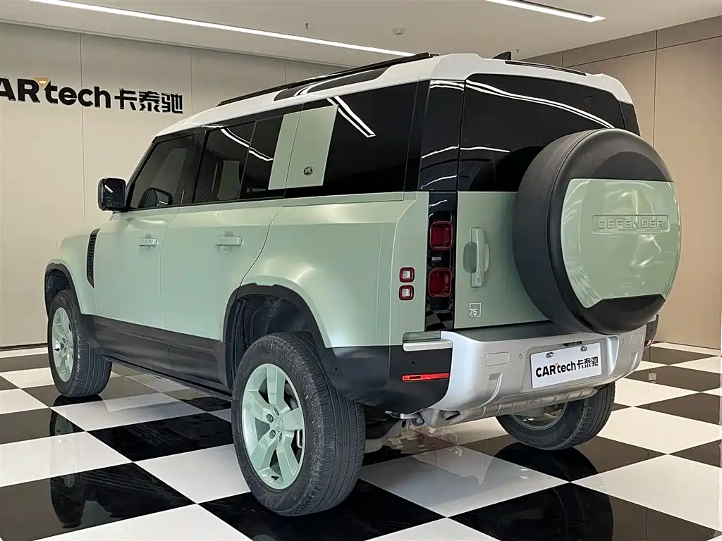Land Rover Defender 2023 — фото 6