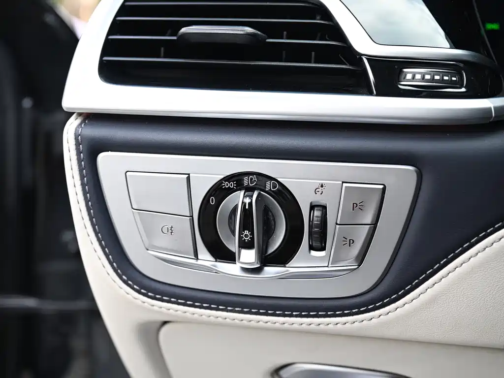 BMW 7 Series 2022 — фото 11