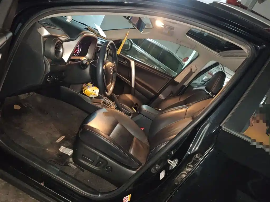Toyota RAV4 2018 — фото 11