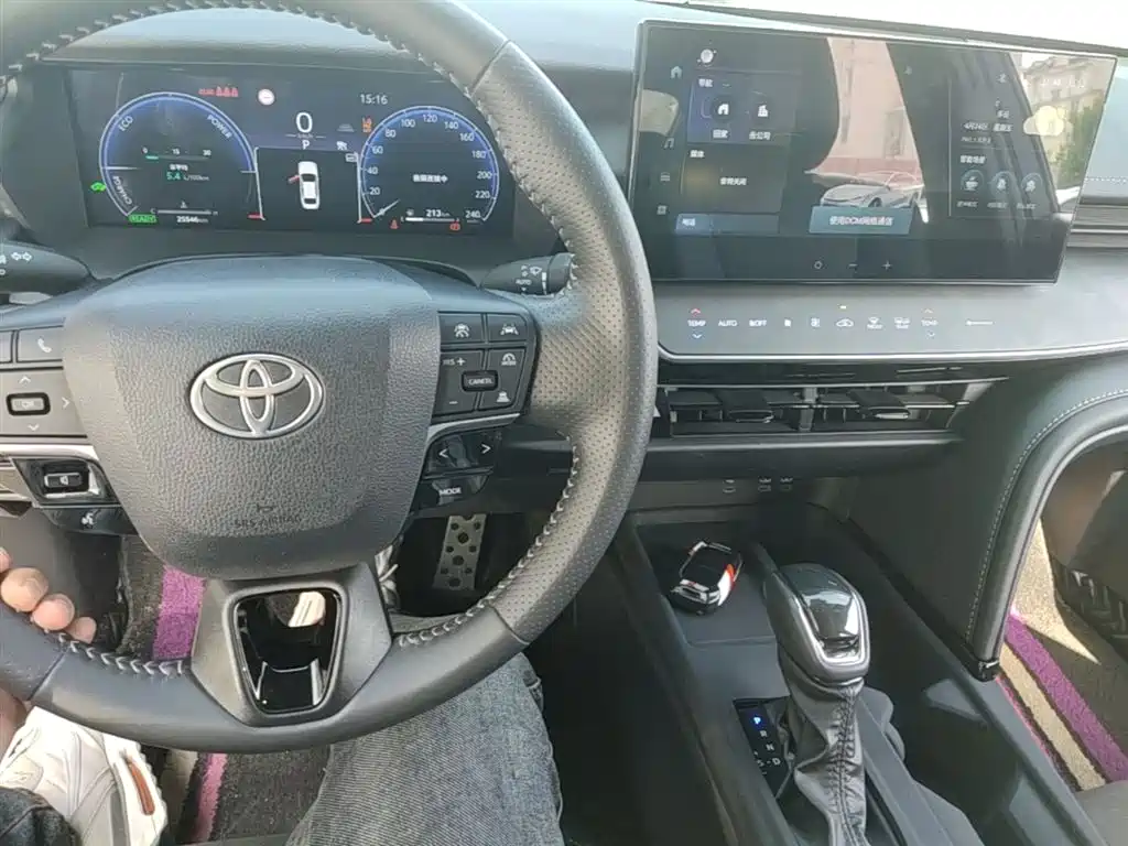 Toyota Camry 2024 — фото 10