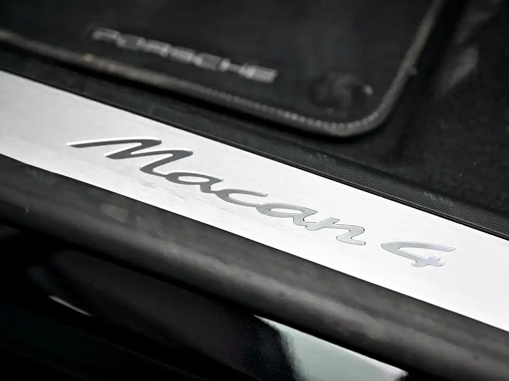 Porsche Macan EV 2025 — фото 10