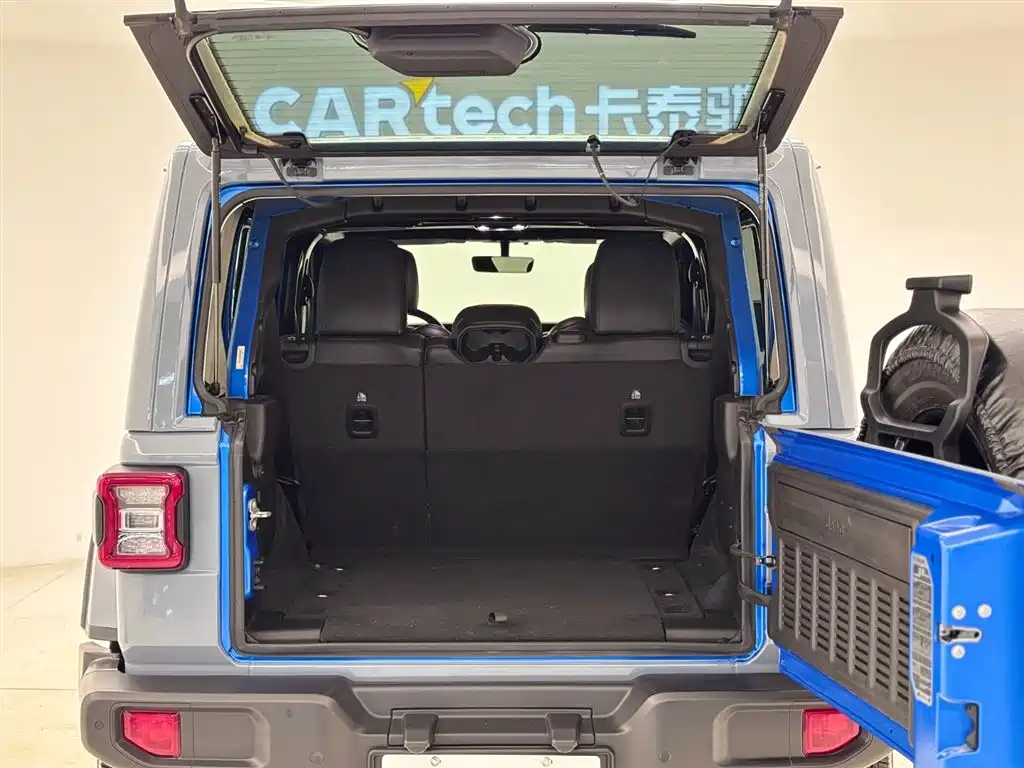 Jeep Wrangler 2023 — фото 11