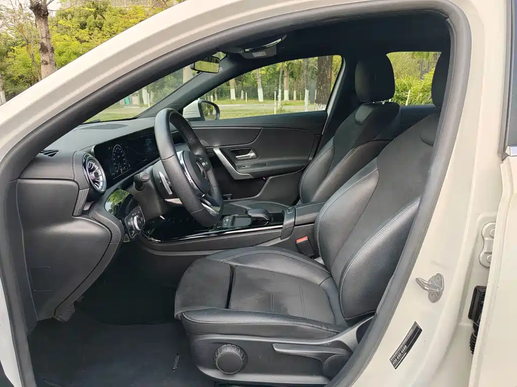Mercedes-Benz A-Class 2019 — фото 4