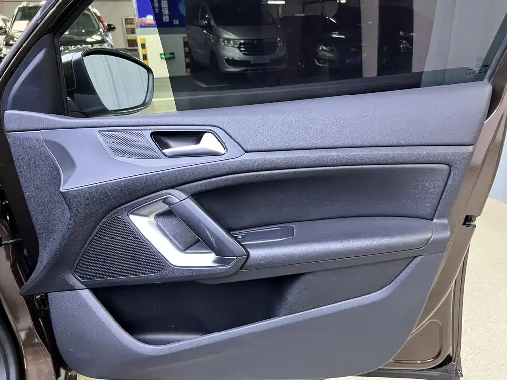 Peugeot 408 2016 — фото 11