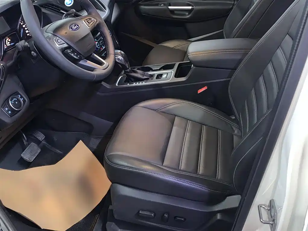 Ford Kuga 2018 — фото 13