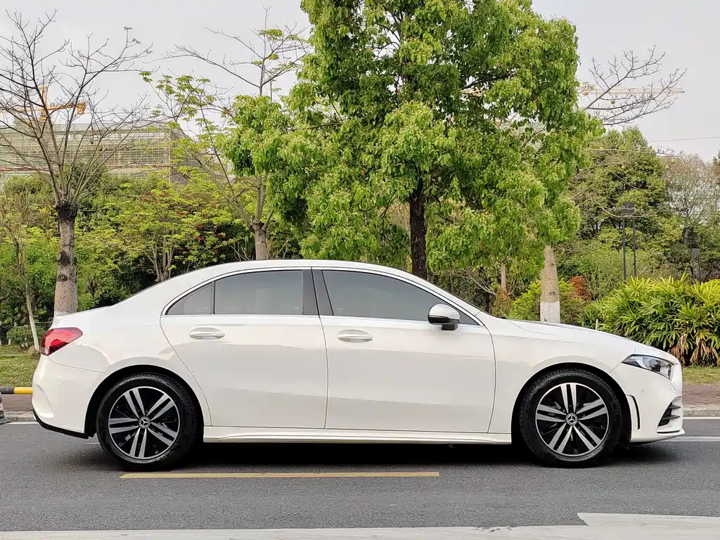 Mercedes-Benz A-Class 2019 — фото 15