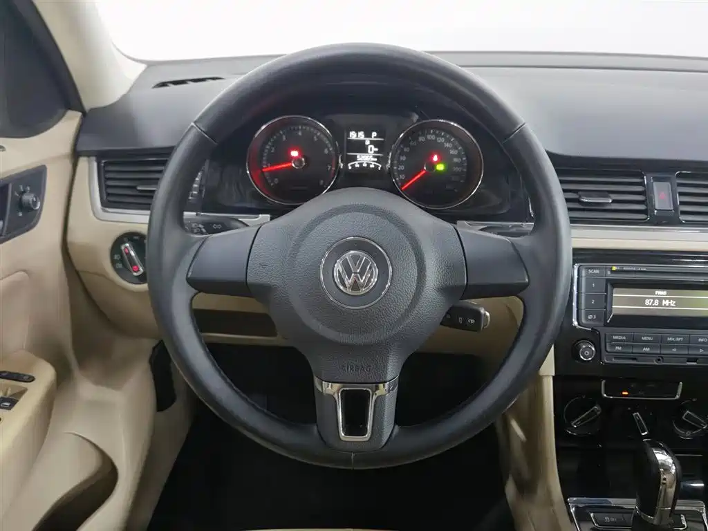Volkswagen Bora 2015 — фото 11