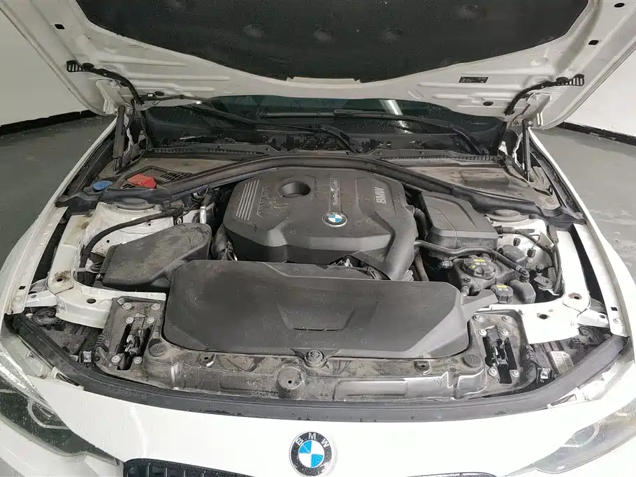 BMW 3 Series 2018 — фото 10