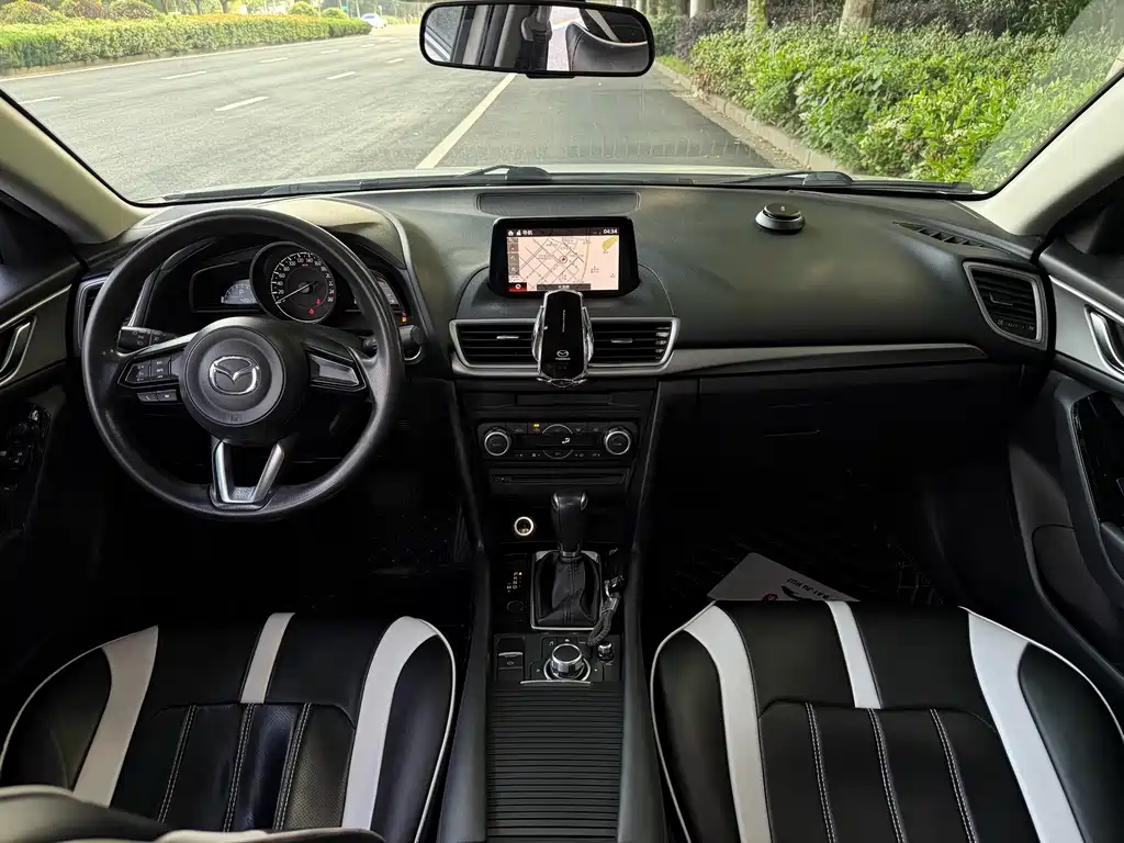 Mazda 3 Axela 2018 — фото 6