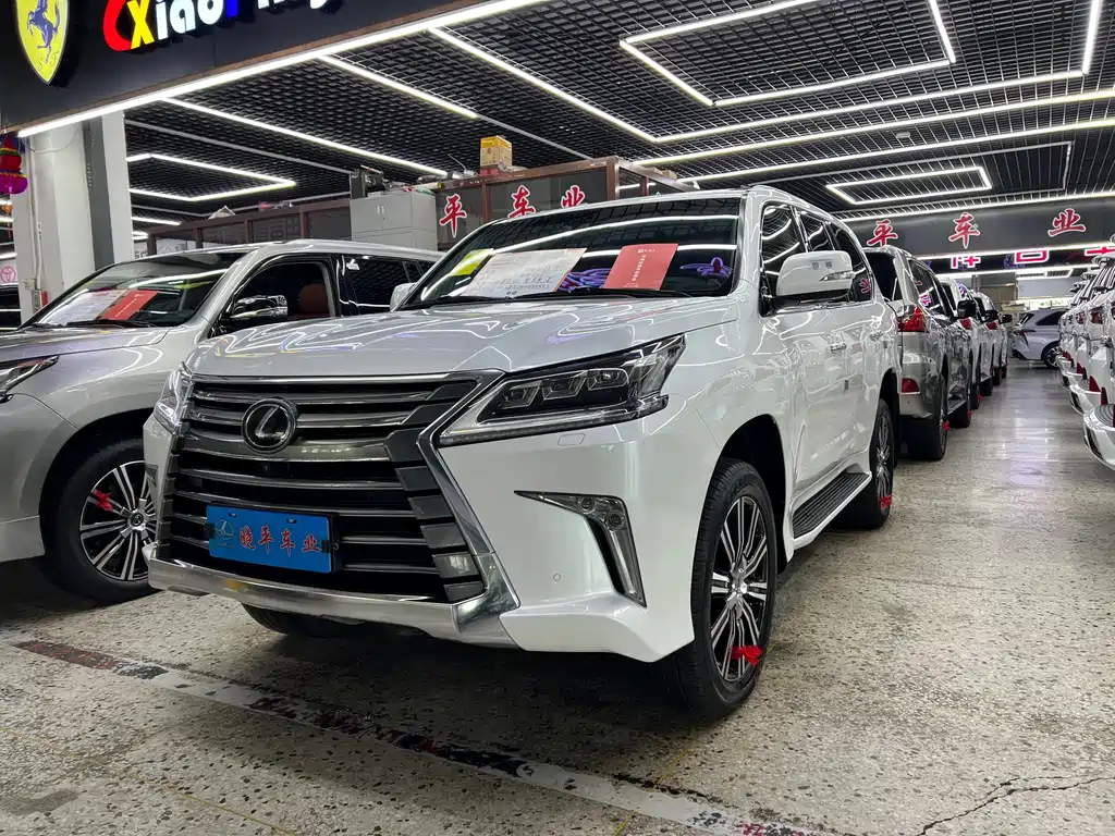 Lexus LX 2017 — фото 1