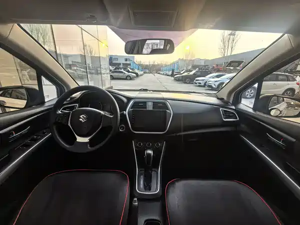 Suzuki S-Cross 2015