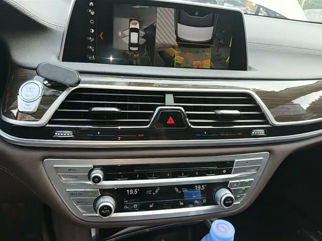 BMW 7 Series 2018 — фото 13