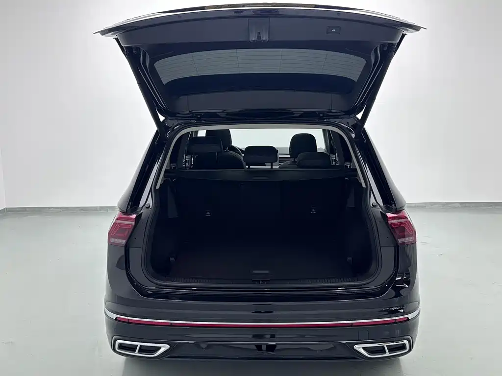 Volkswagen Tiguan L 2024 — фото 13