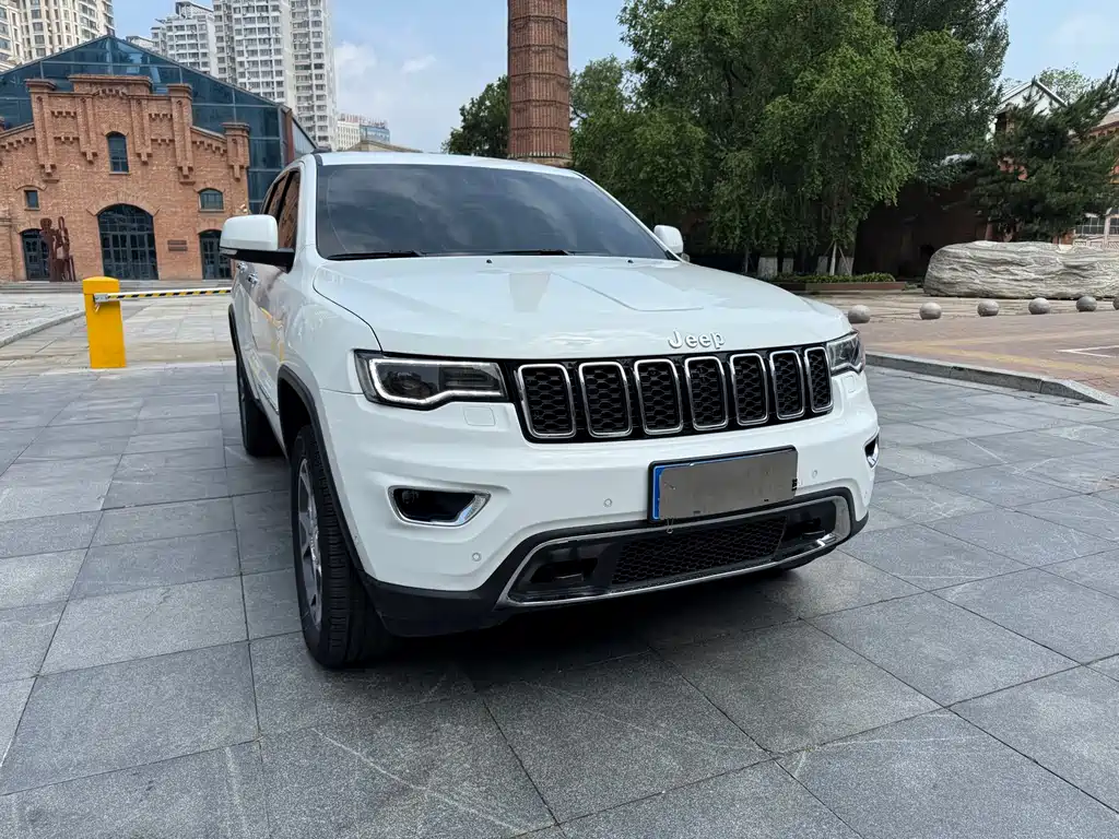 Jeep Grand Cherokee 2022 — фото 3