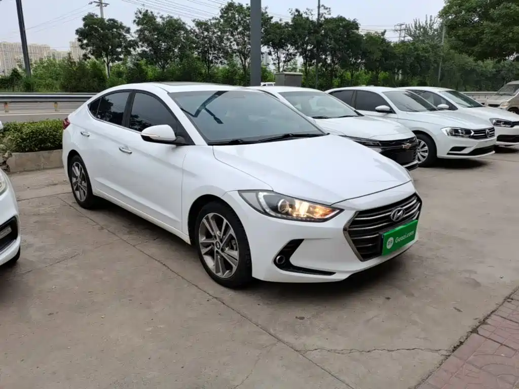 Hyundai Elantra 2019 — фото 4